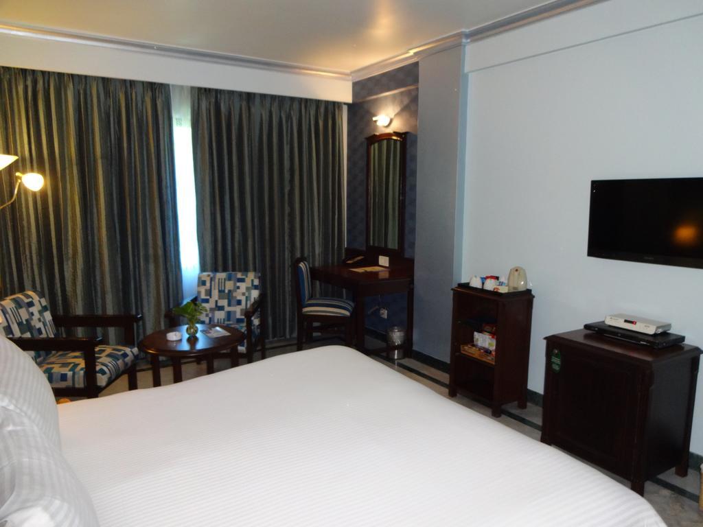 Radha Regent, Chennai Hotel Room photo